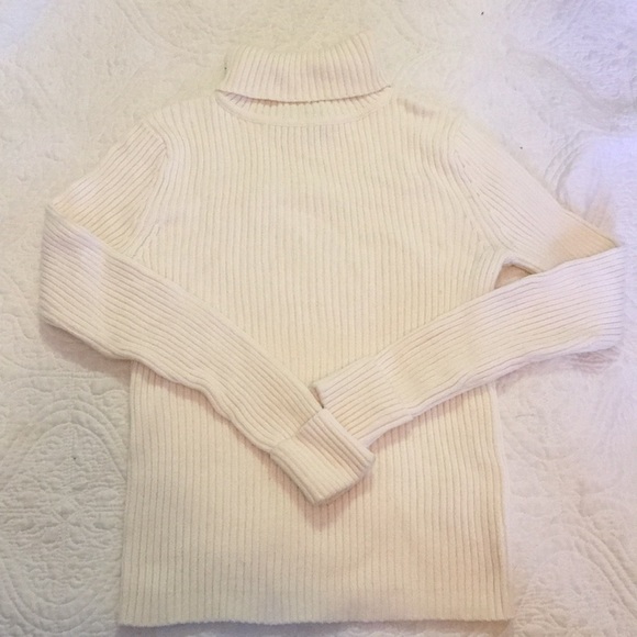 Classy cream turtleneck sweater - Picture 1 of 3